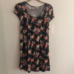 Causal dress, flowy, floral, comfortable